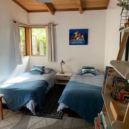 Treetop Hideaway - Taupo Holiday Home エクステリア 写真