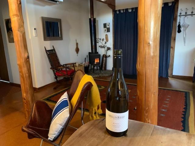 Treetop Hideaway - Taupo Holiday Home エクステリア 写真