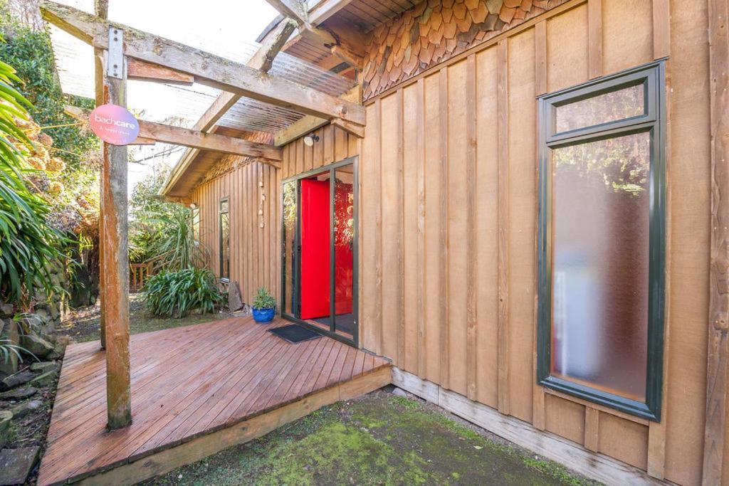 Treetop Hideaway - Taupo Holiday Home エクステリア 写真